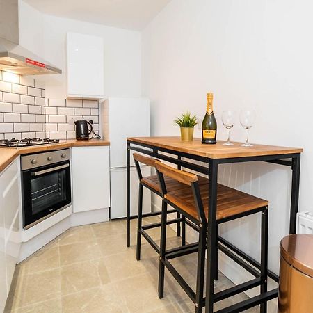Two Bedroom Apartment - En Suites - Smart Tv'S - Wifi - Netflix - Bearwood バーミンガム エクステリア 写真
