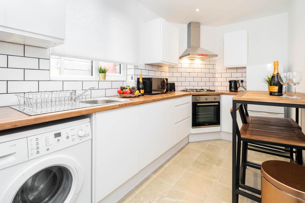 Two Bedroom Apartment - En Suites - Smart Tv'S - Wifi - Netflix - Bearwood バーミンガム エクステリア 写真
