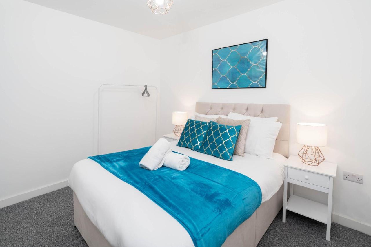 Two Bedroom Apartment - En Suites - Smart Tv'S - Wifi - Netflix - Bearwood バーミンガム エクステリア 写真