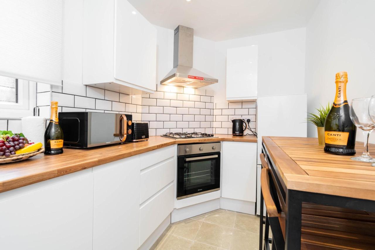 Two Bedroom Apartment - En Suites - Smart Tv'S - Wifi - Netflix - Bearwood バーミンガム エクステリア 写真