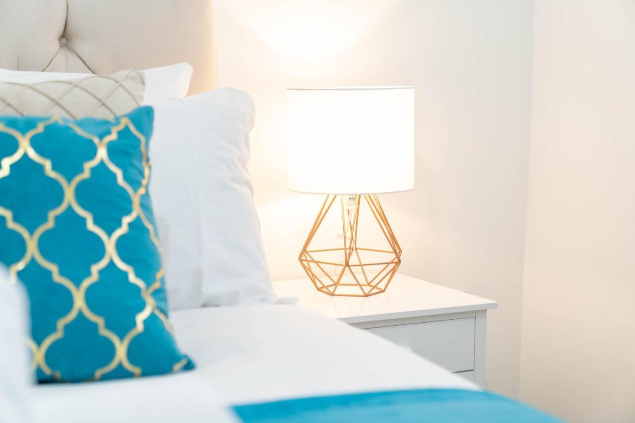 Two Bedroom Apartment - En Suites - Smart Tv'S - Wifi - Netflix - Bearwood バーミンガム エクステリア 写真