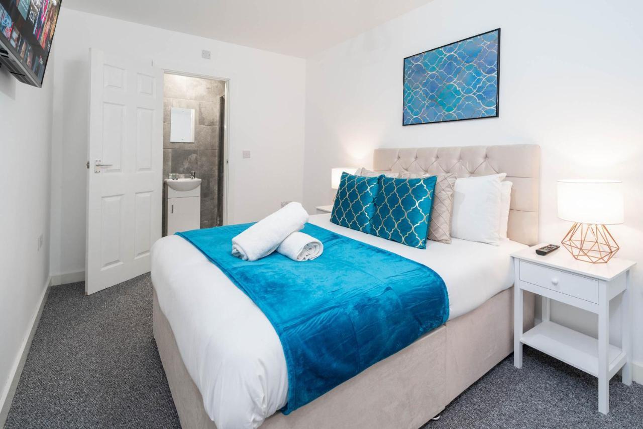 Two Bedroom Apartment - En Suites - Smart Tv'S - Wifi - Netflix - Bearwood バーミンガム エクステリア 写真