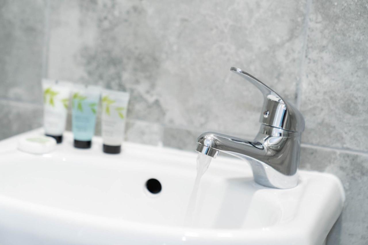 Two Bedroom Apartment - En Suites - Smart Tv'S - Wifi - Netflix - Bearwood バーミンガム エクステリア 写真