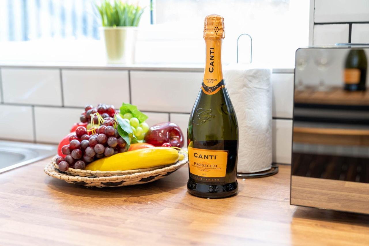 Two Bedroom Apartment - En Suites - Smart Tv'S - Wifi - Netflix - Bearwood バーミンガム エクステリア 写真